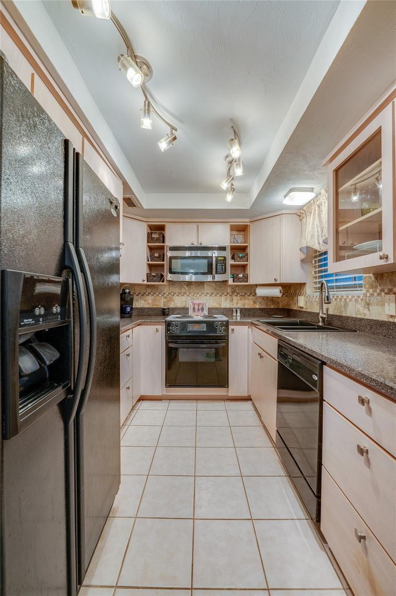 Image 19 of 29 For 404 Beach Street 503