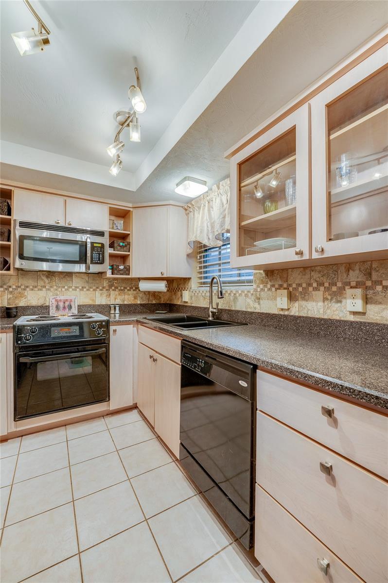 Image 20 of 29 For 404 Beach Street 503