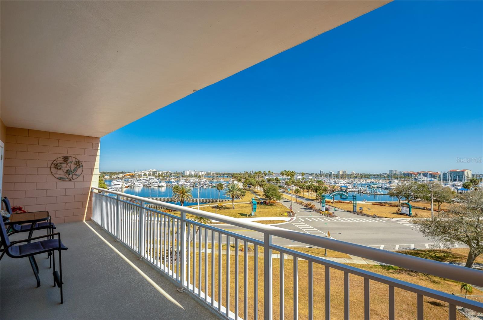 Image 24 of 29 For 404 Beach Street 503