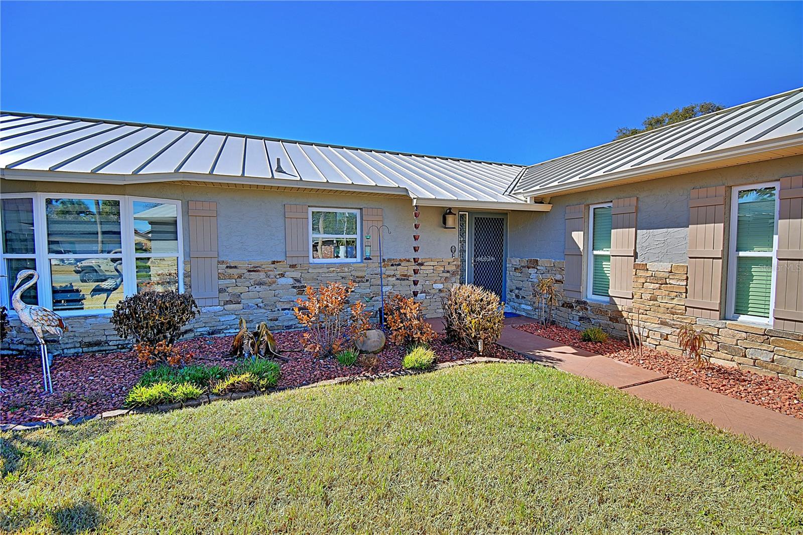 Image 4 of 39 For 1228 Mardrake Road