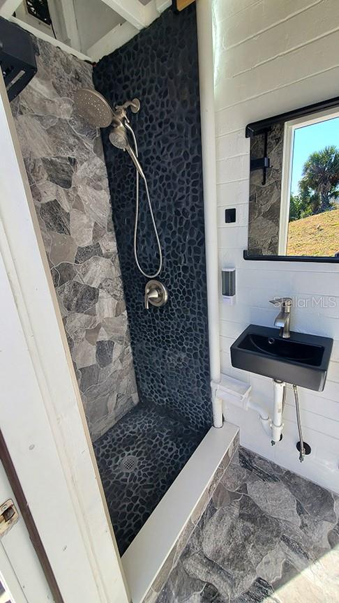 Image 19 of 25 For 212 Bonner Avenue