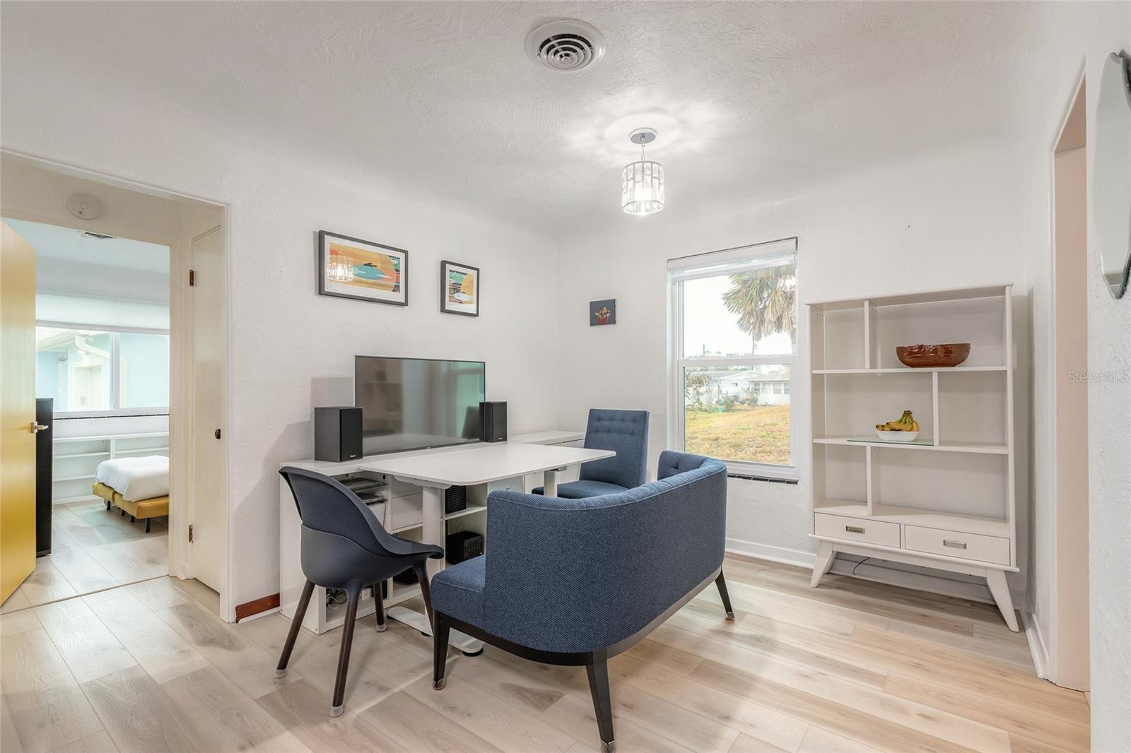 Image 5 of 25 For 212 Bonner Avenue