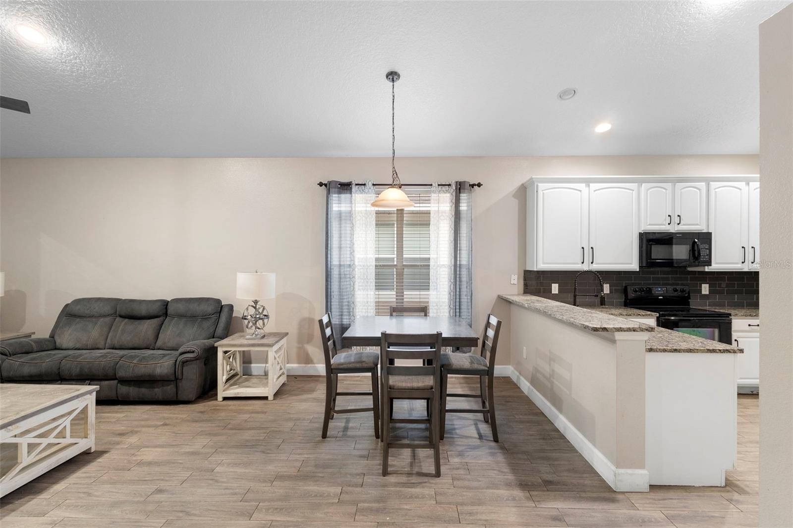 Image 12 of 42 For 322 Secretariat Court