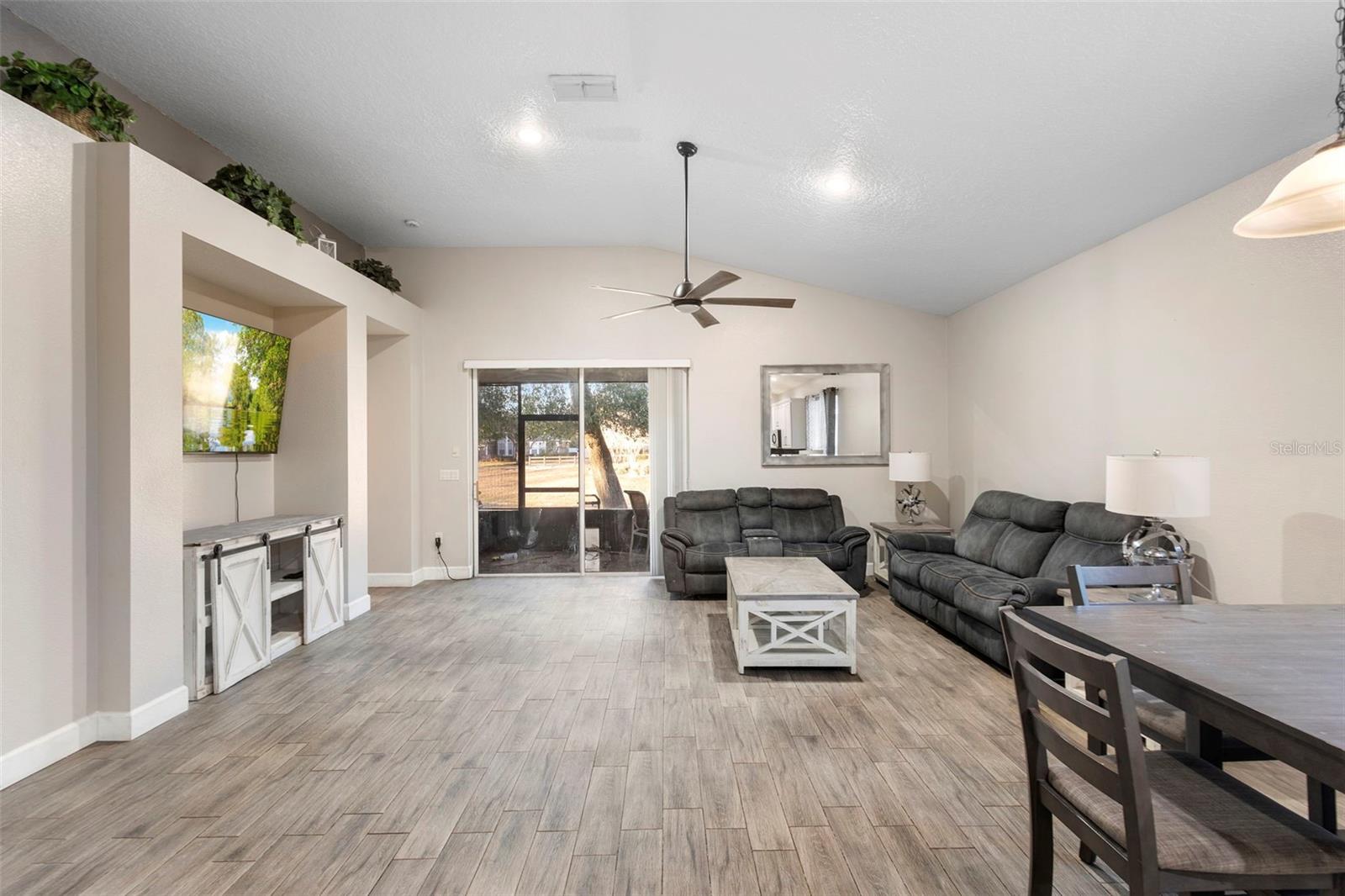 Image 18 of 42 For 322 Secretariat Court