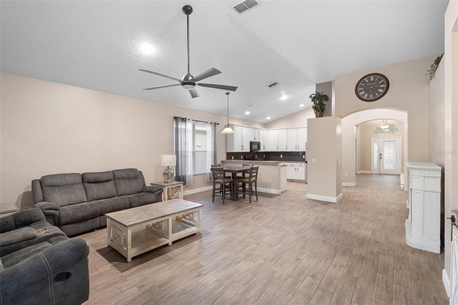 Image 19 of 42 For 322 Secretariat Court