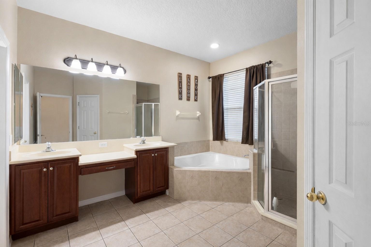 Image 21 of 42 For 322 Secretariat Court