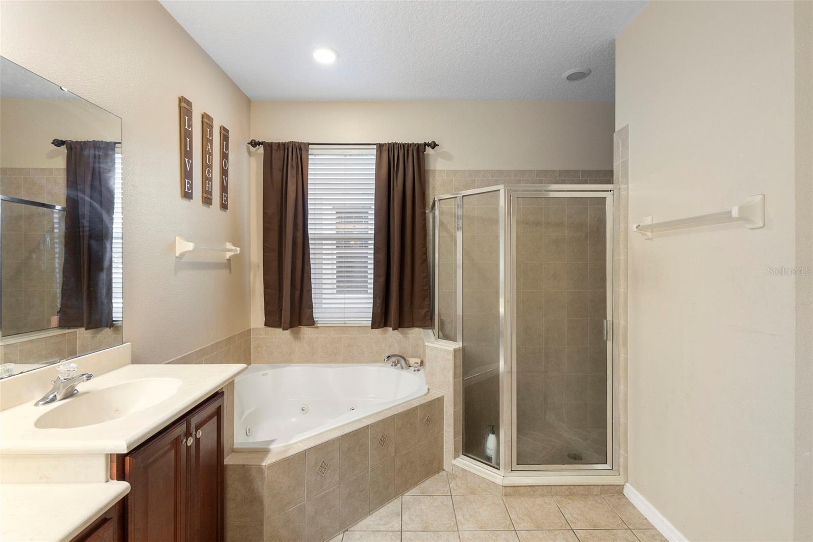 Image 22 of 42 For 322 Secretariat Court