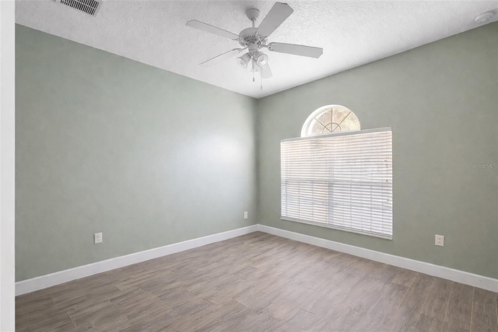 Image 5 of 42 For 322 Secretariat Court