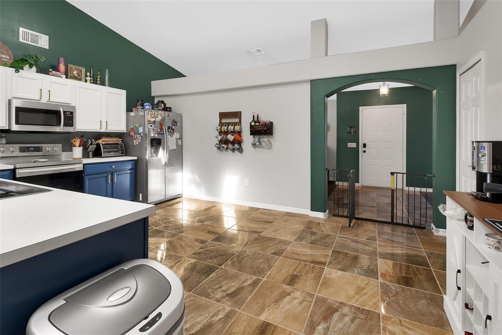 Image 9 of 36 For 828 White Birch Court