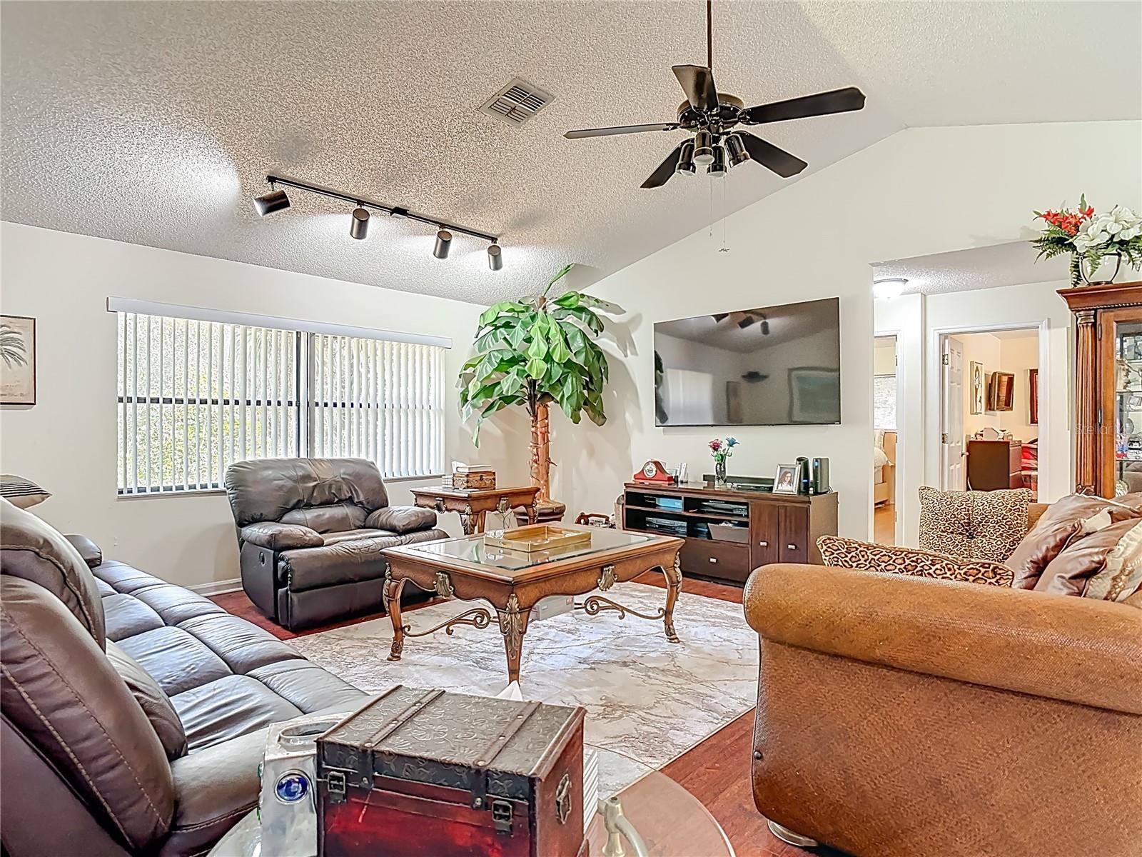 Listing photo id 11 for 1415 Stone Trail