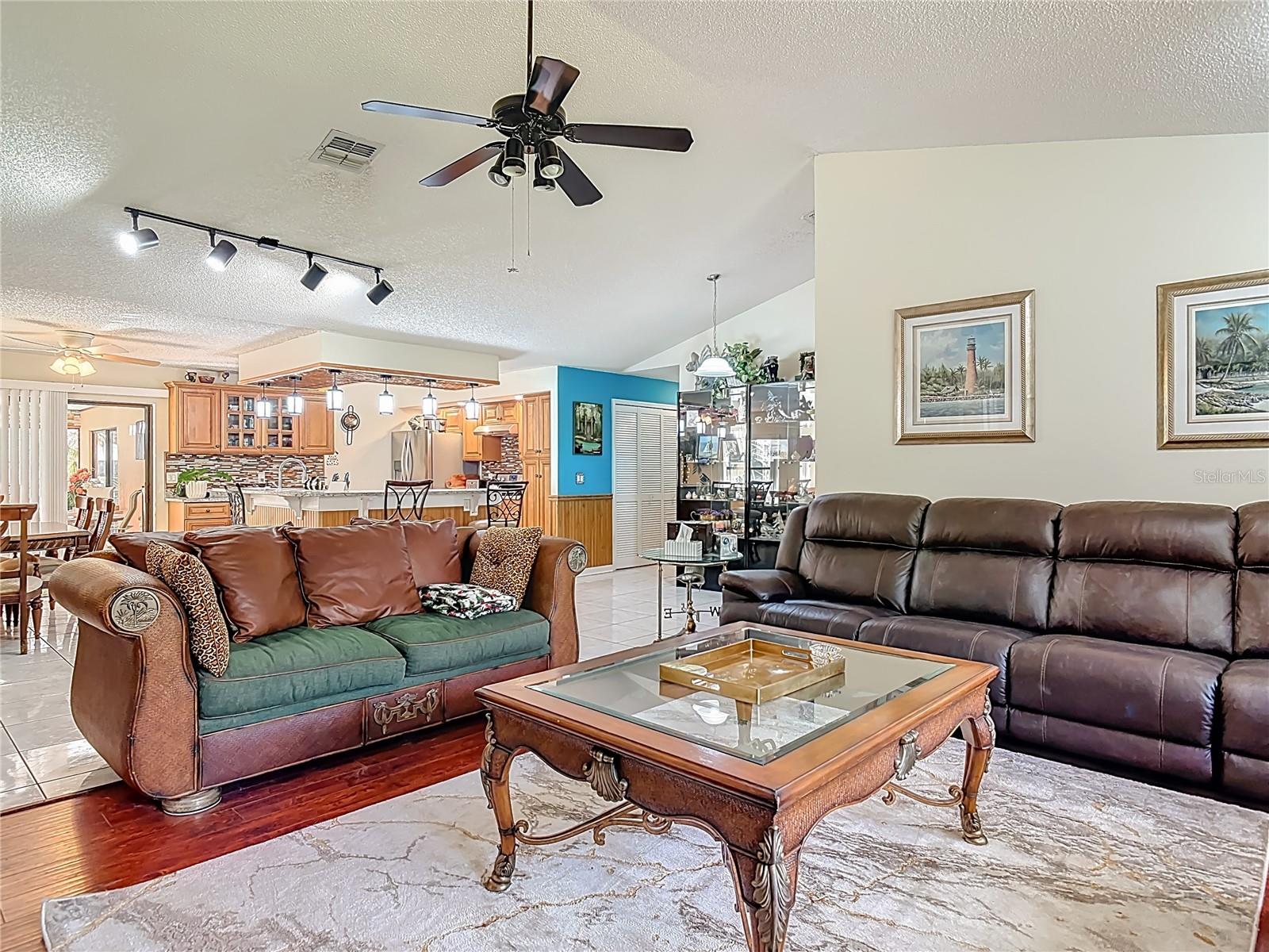 Listing photo id 12 for 1415 Stone Trail