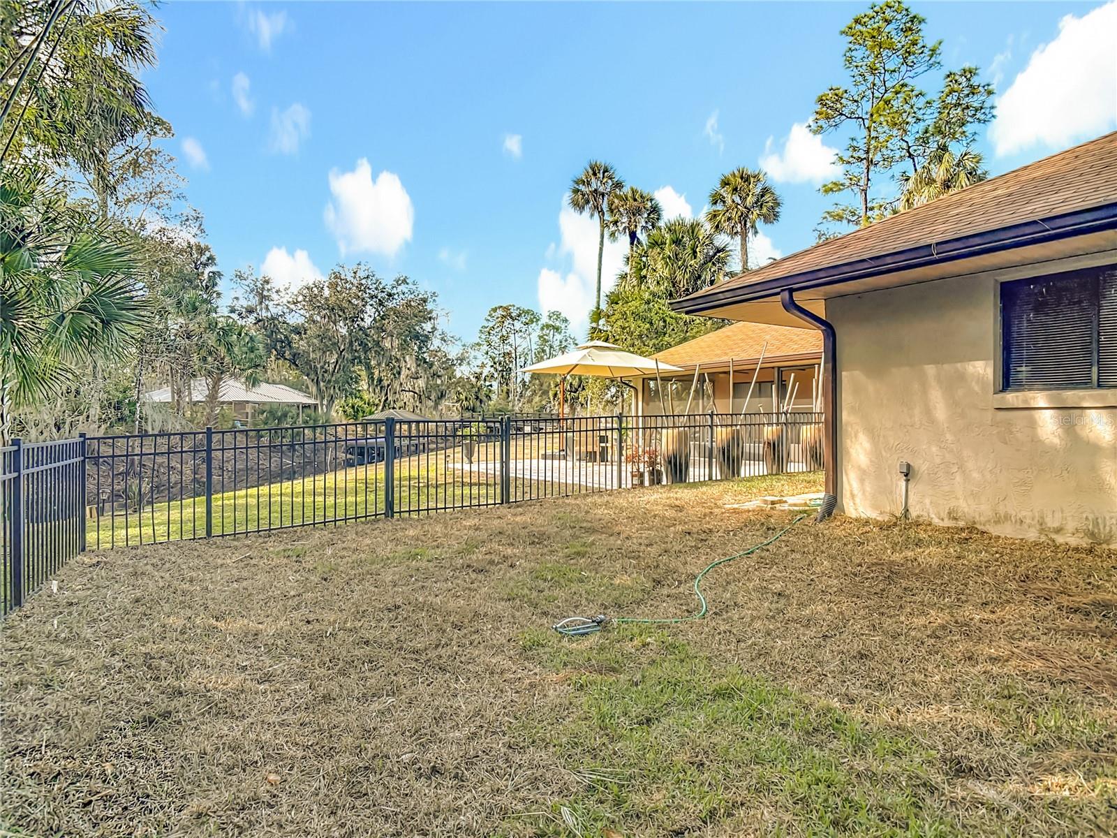 Listing photo id 37 for 1415 Stone Trail