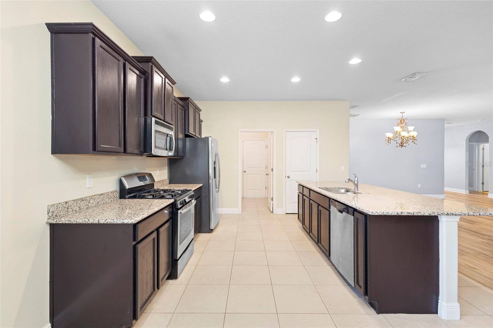 Image 13 of 31 For 1423 Alexington Avenue