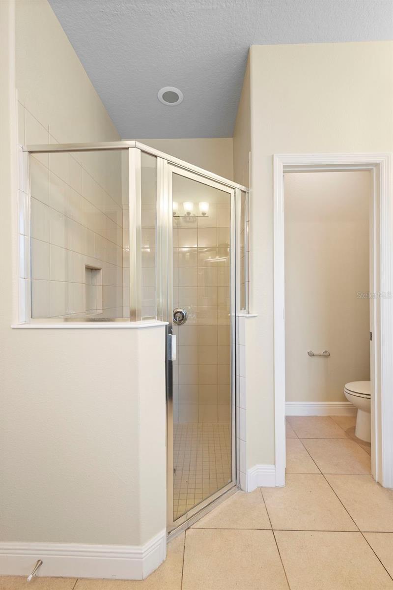 Image 23 of 31 For 1423 Alexington Avenue