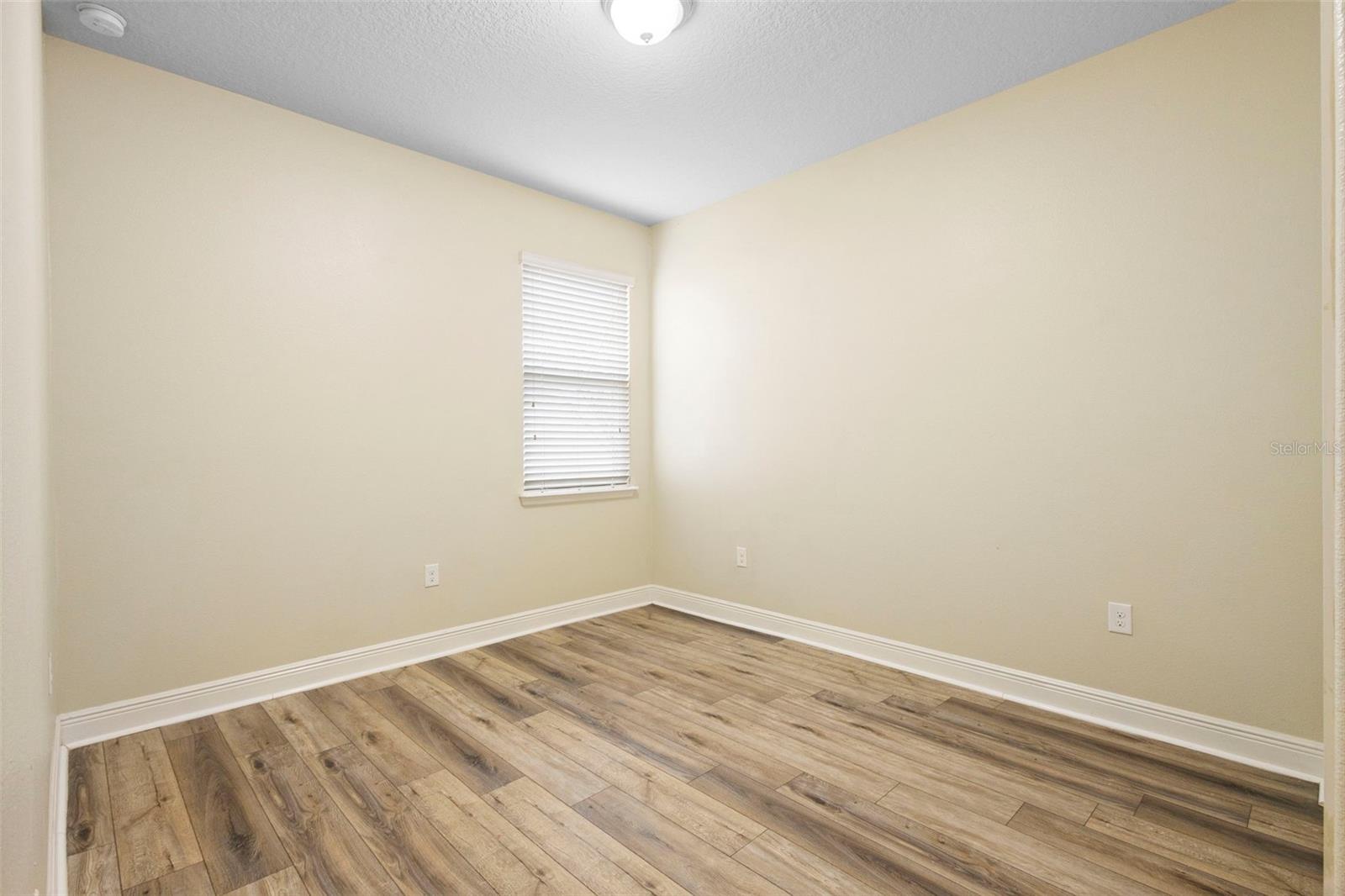 Image 24 of 31 For 1423 Alexington Avenue