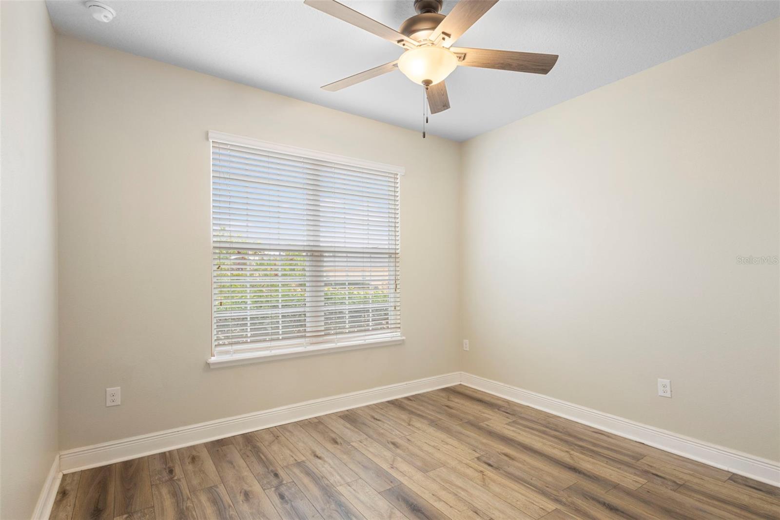 Image 25 of 31 For 1423 Alexington Avenue