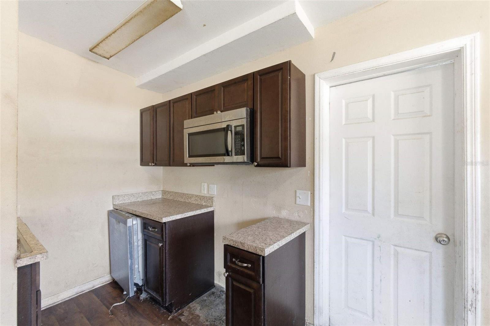 Image 14 of 39 For 762 Valencia Avenue