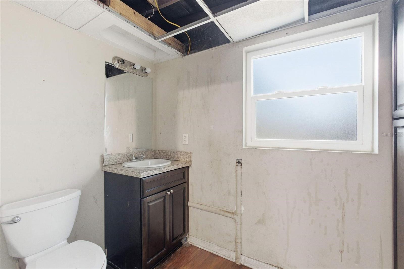 Image 15 of 39 For 762 Valencia Avenue