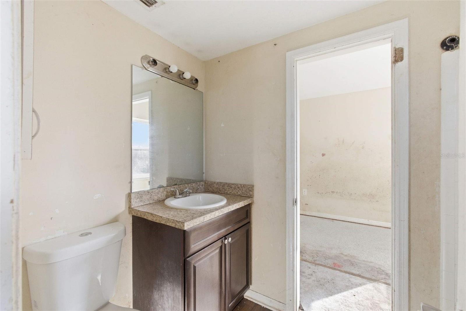 Image 16 of 39 For 762 Valencia Avenue