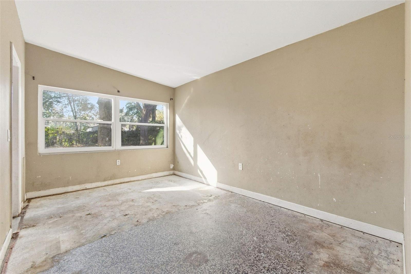 Image 22 of 39 For 762 Valencia Avenue