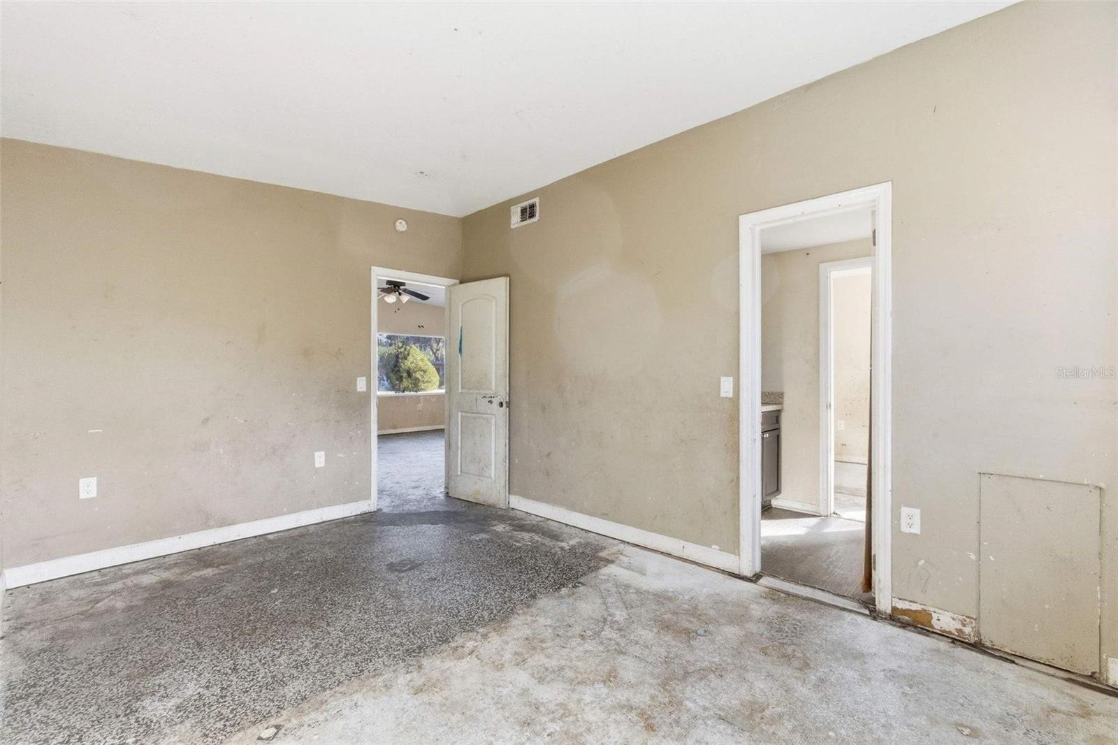 Image 27 of 39 For 762 Valencia Avenue