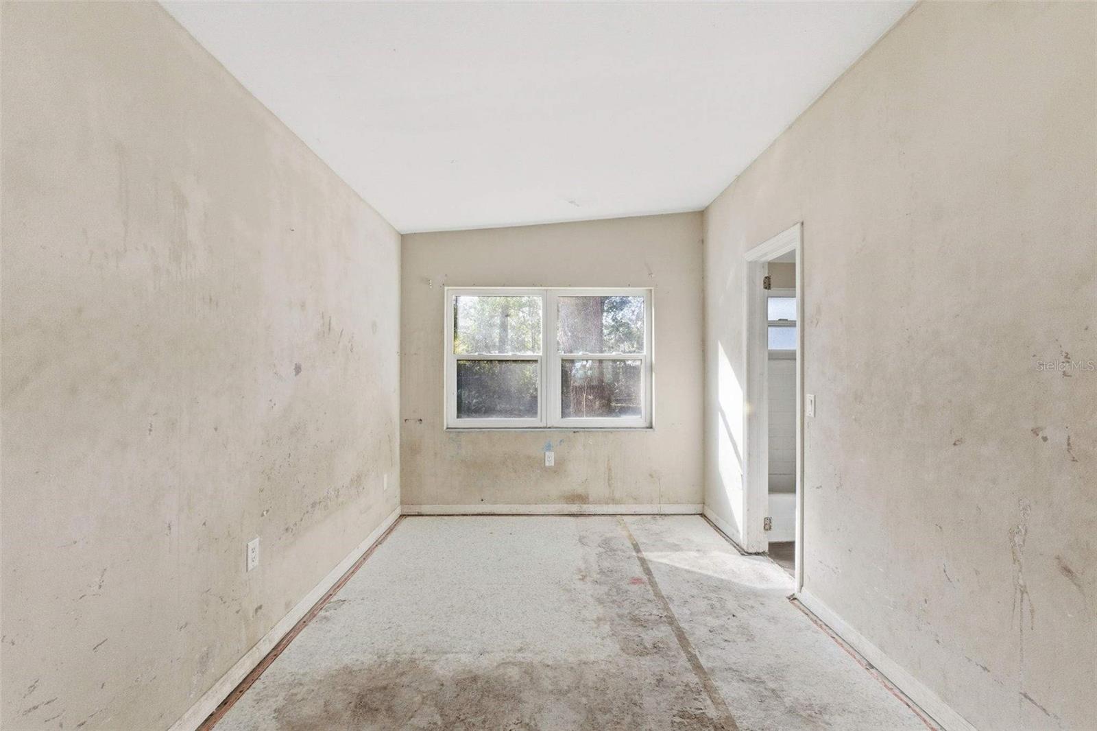 Image 32 of 39 For 762 Valencia Avenue