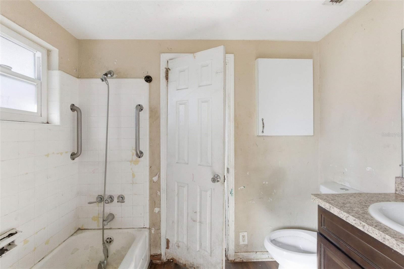 Image 34 of 39 For 762 Valencia Avenue