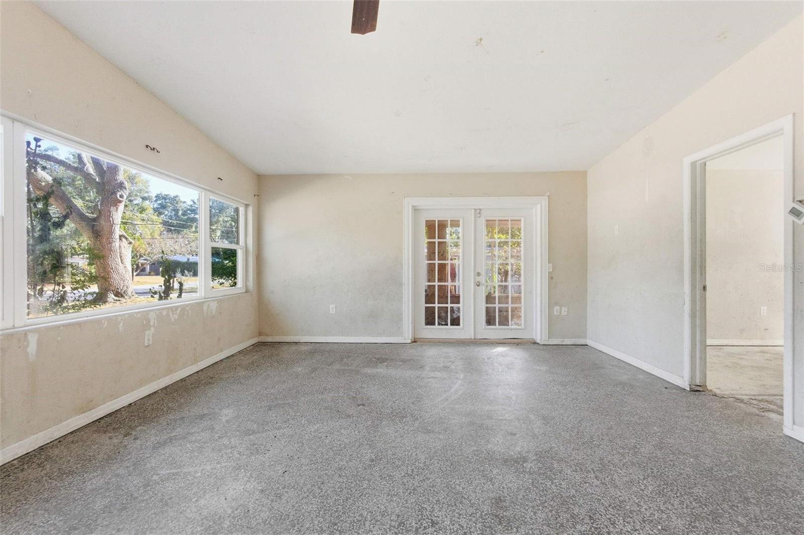 Image 5 of 39 For 762 Valencia Avenue