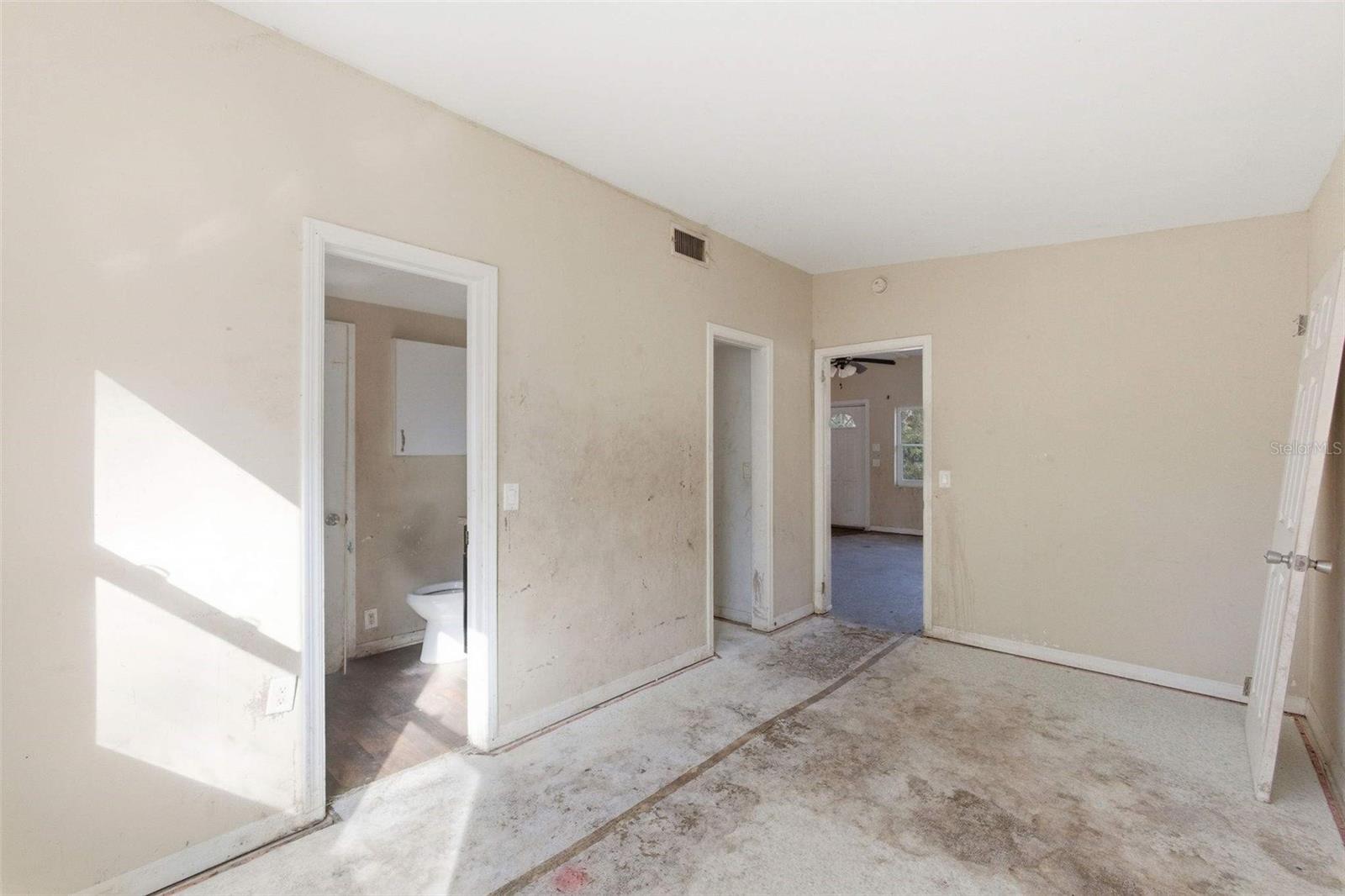 Image 8 of 39 For 762 Valencia Avenue