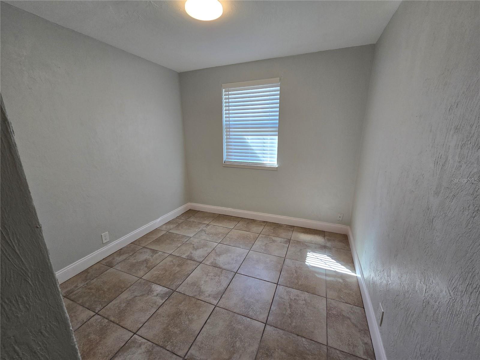 Image 10 of 17 For 925 School Street