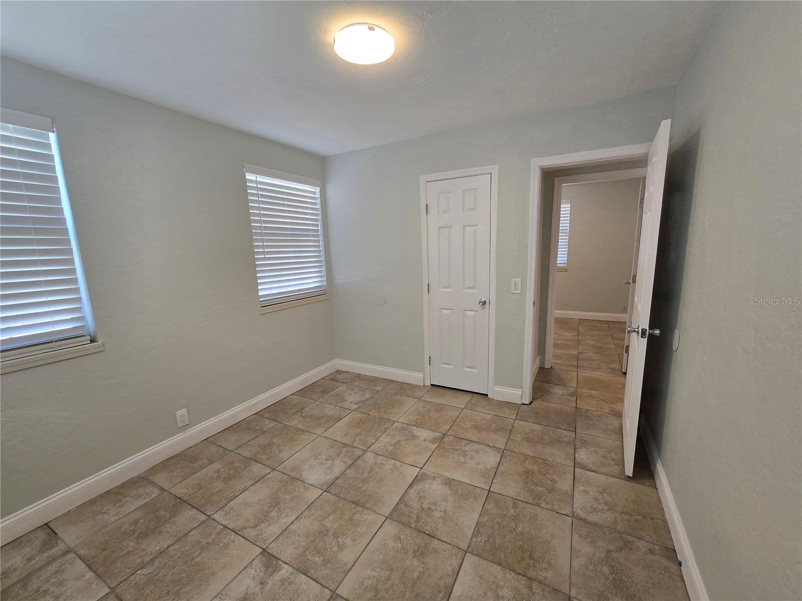 Image 11 of 17 For 925 School Street