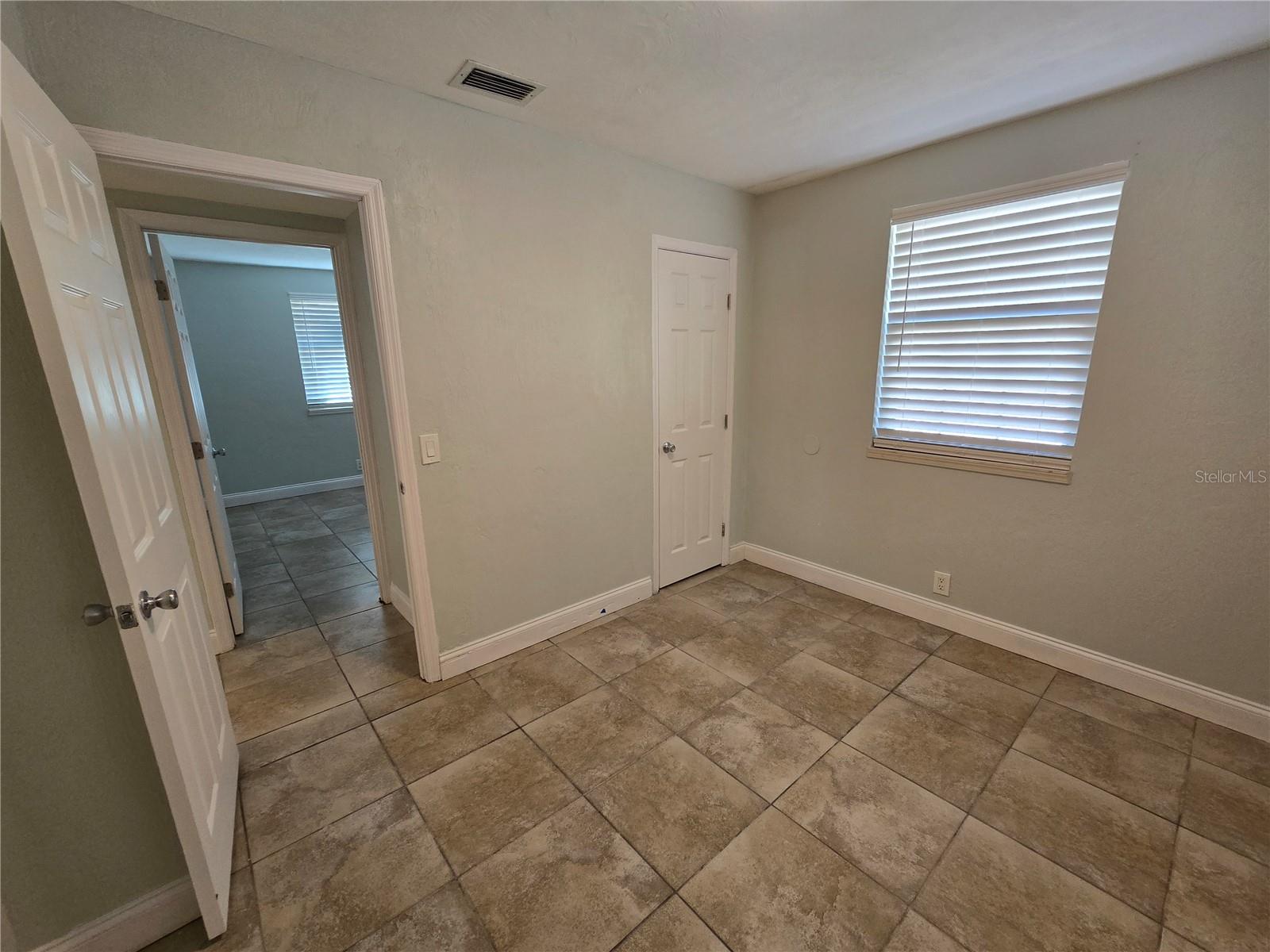 Image 12 of 17 For 925 School Street