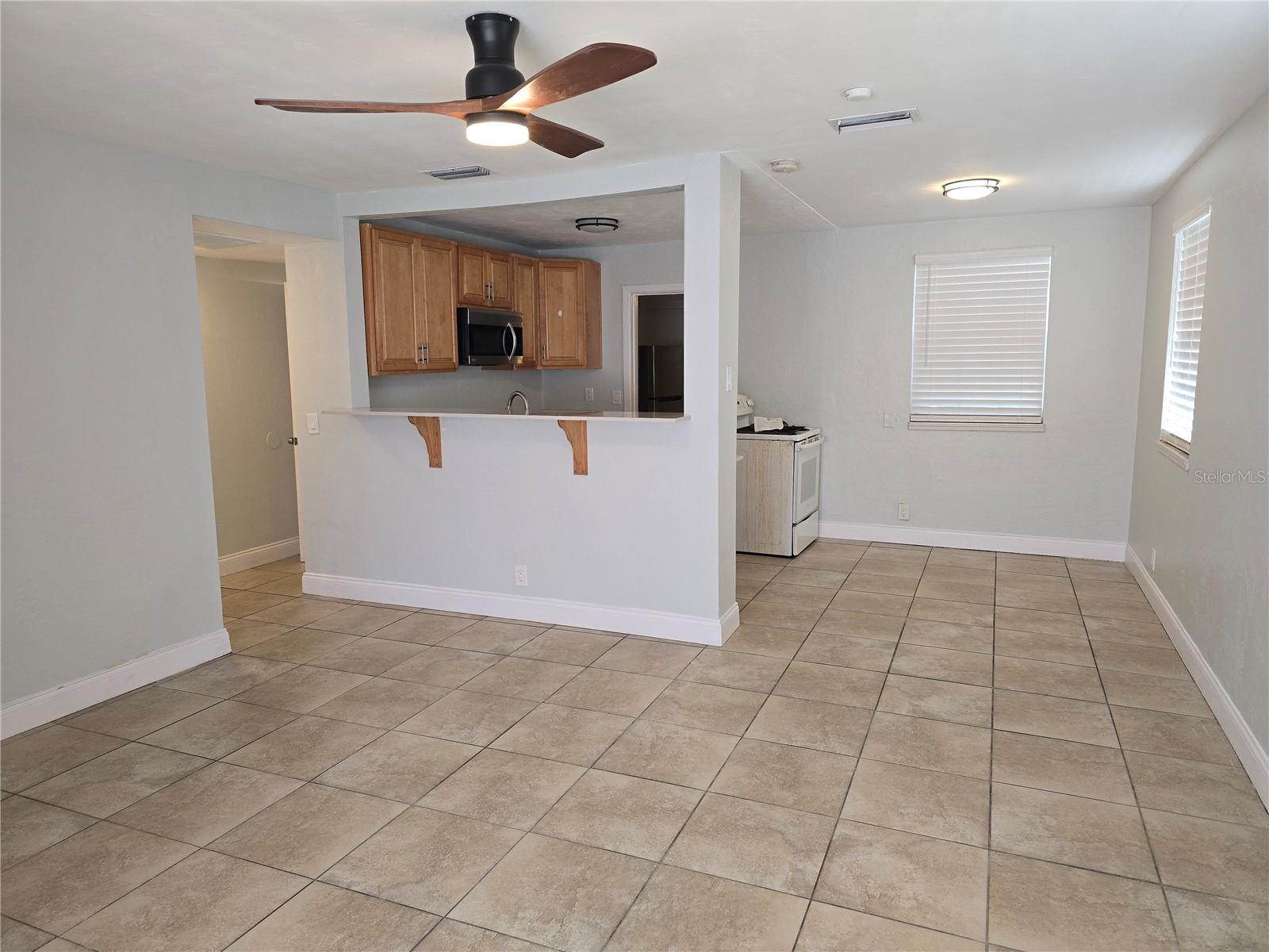 Image 5 of 17 For 925 School Street