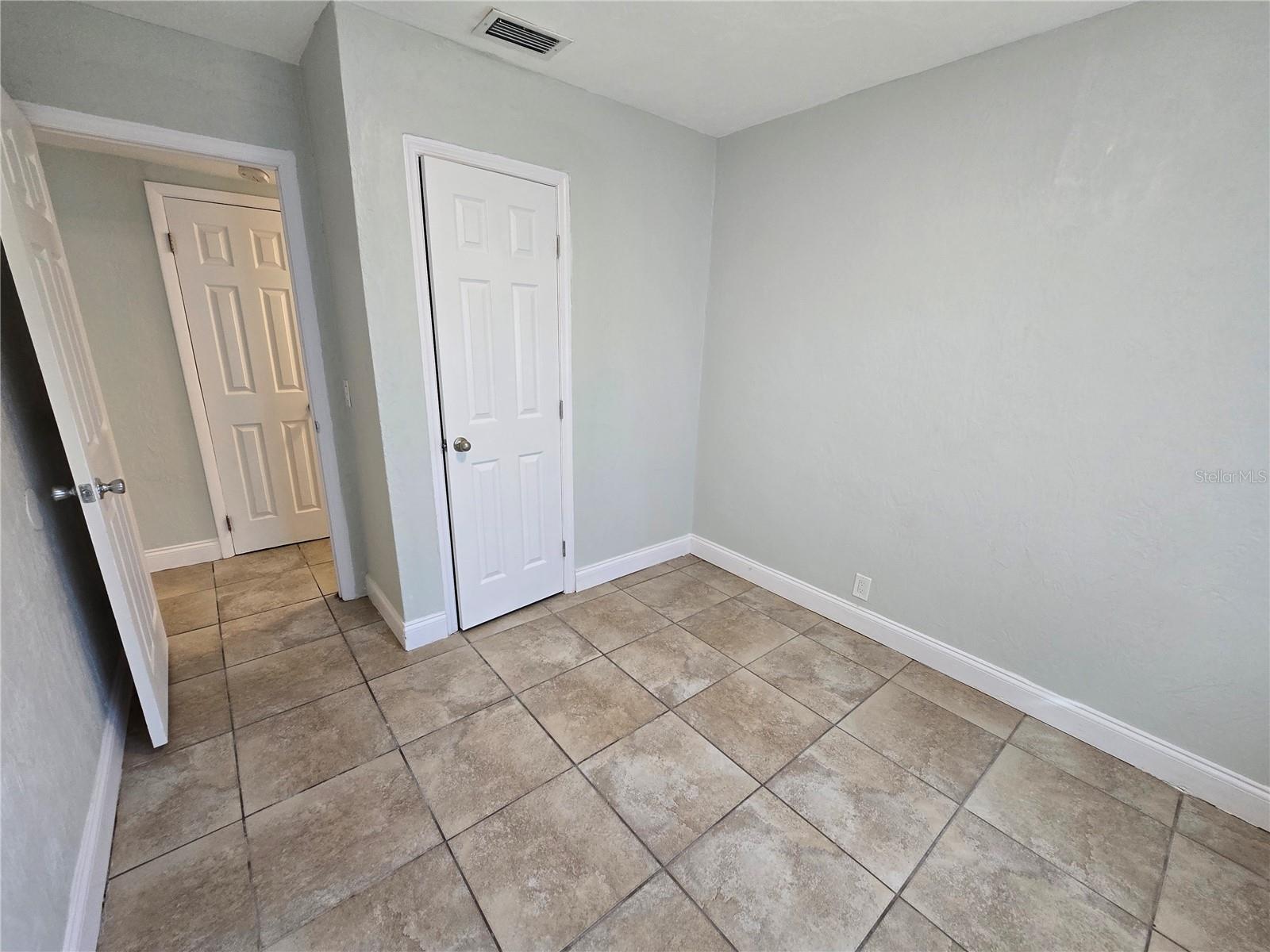 Image 7 of 17 For 925 School Street