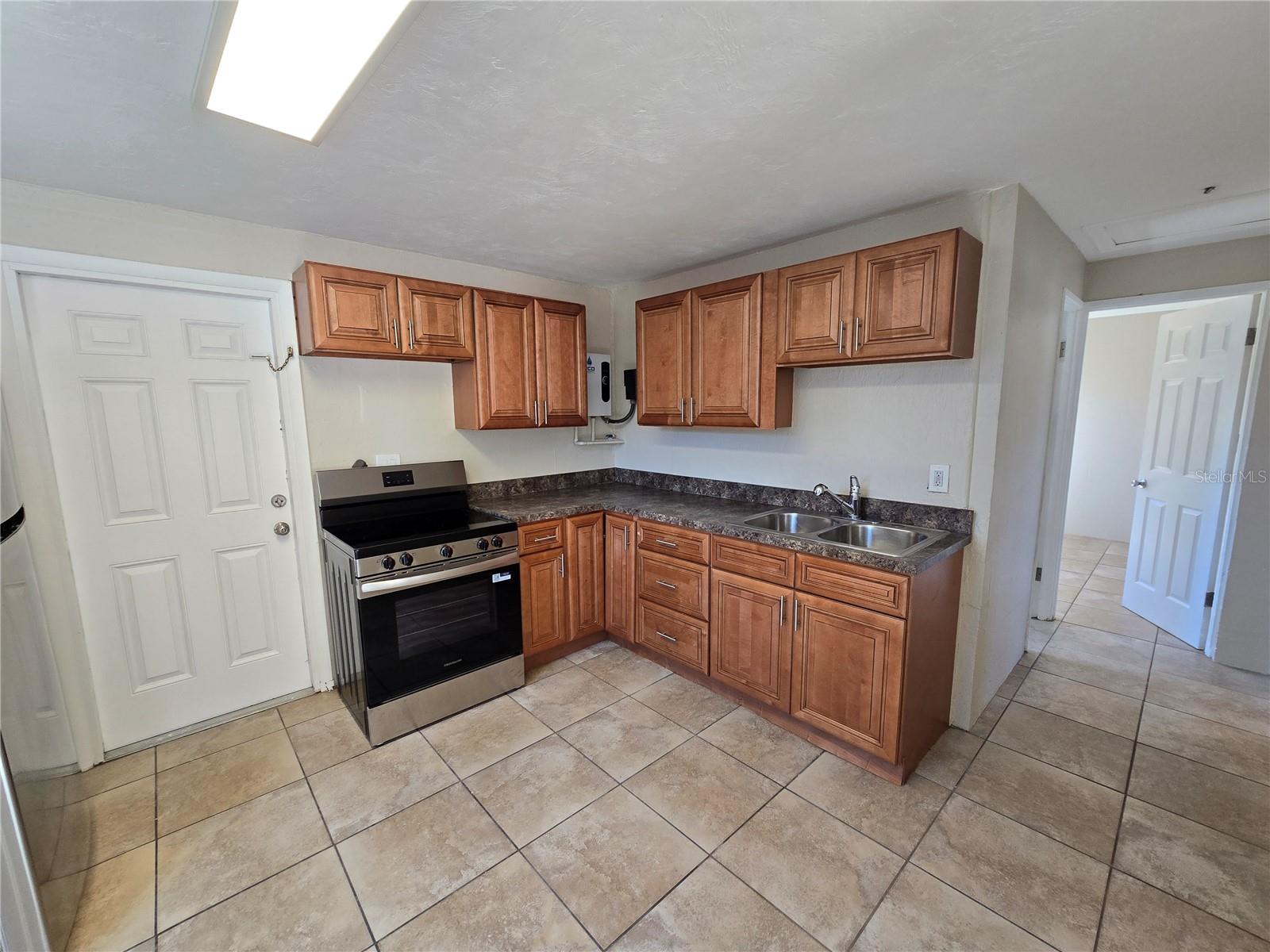 Image 13 of 25 For 554 Spruce Street