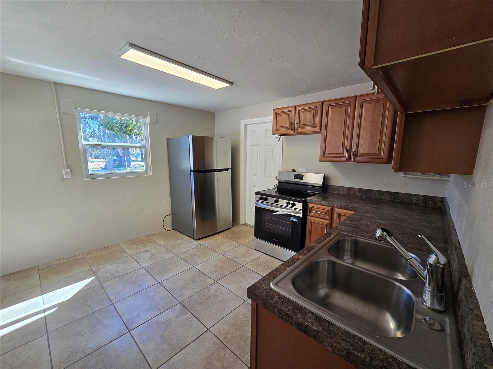 Image 16 of 25 For 554 Spruce Street