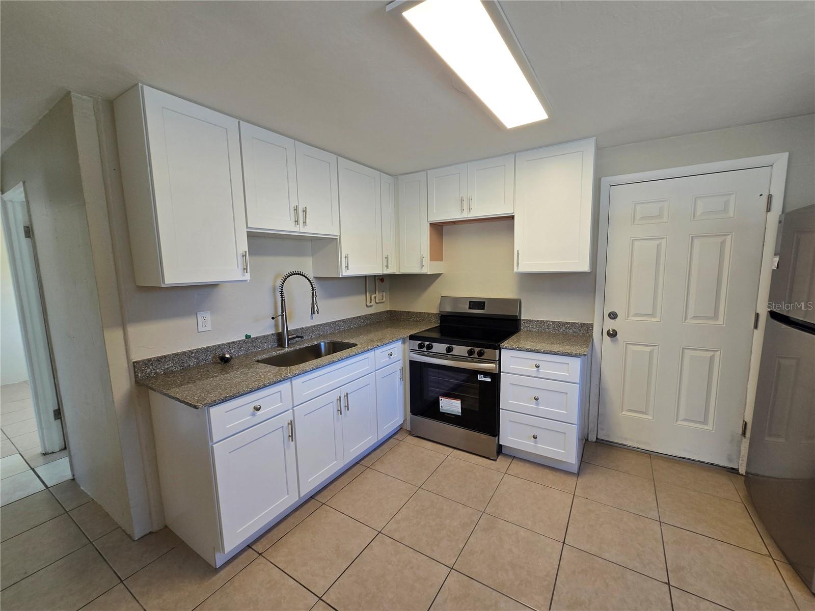 Image 4 of 25 For 554 Spruce Street