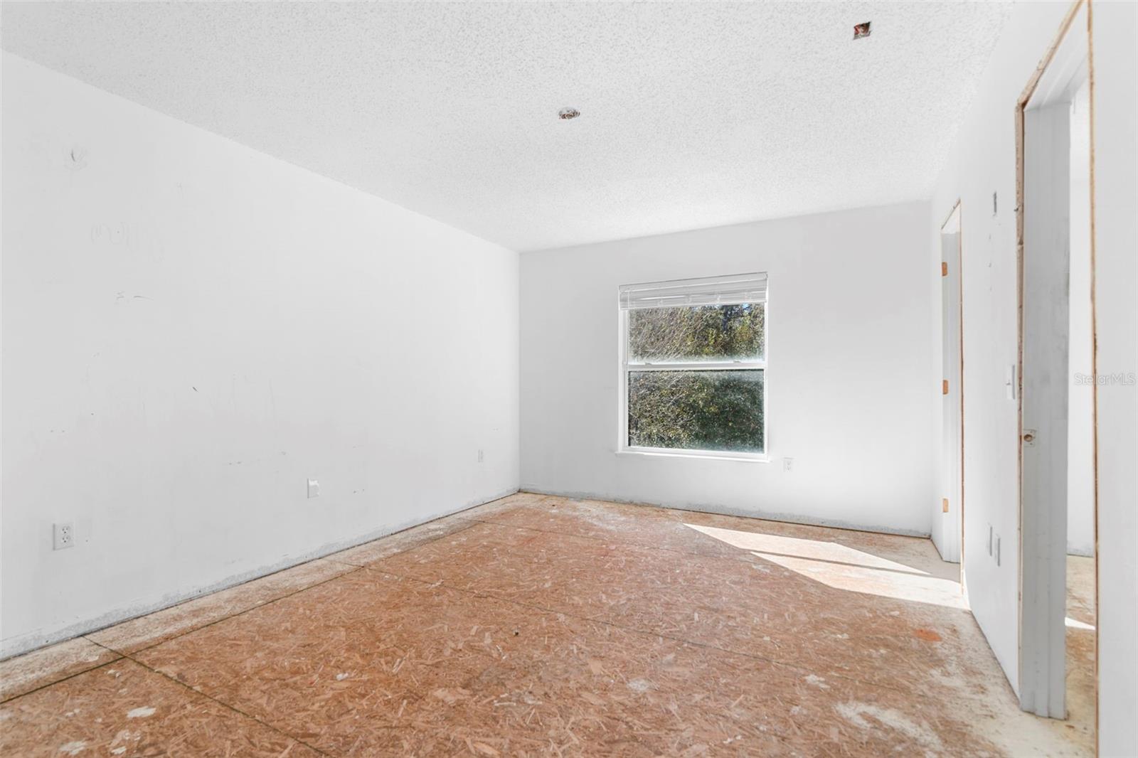 Image 14 of 37 For 22 Longfellow Drive