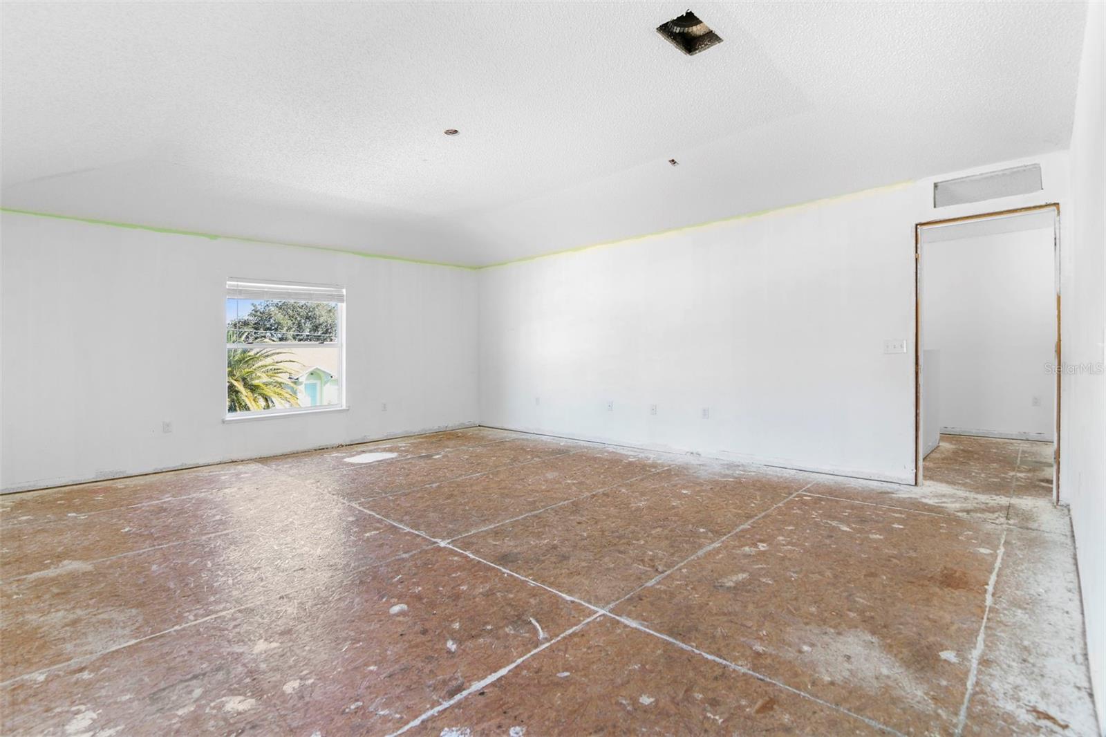 Image 19 of 37 For 22 Longfellow Drive