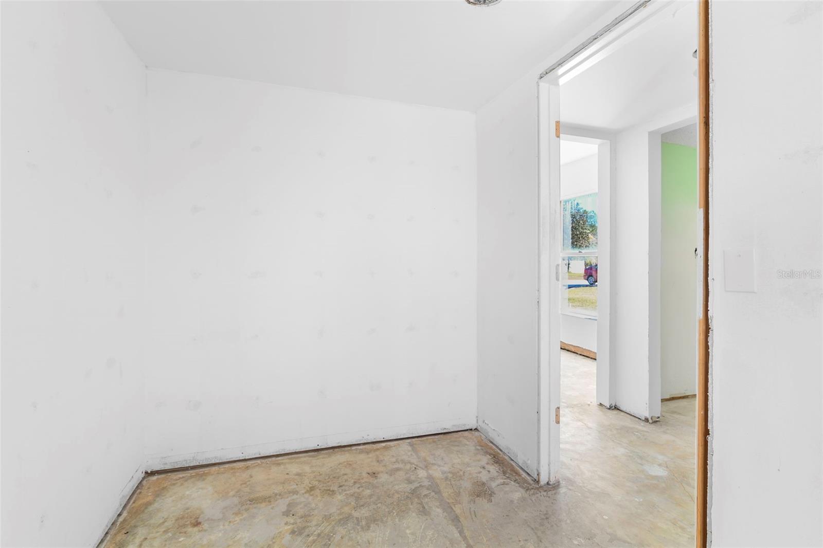 Image 29 of 37 For 22 Longfellow Drive