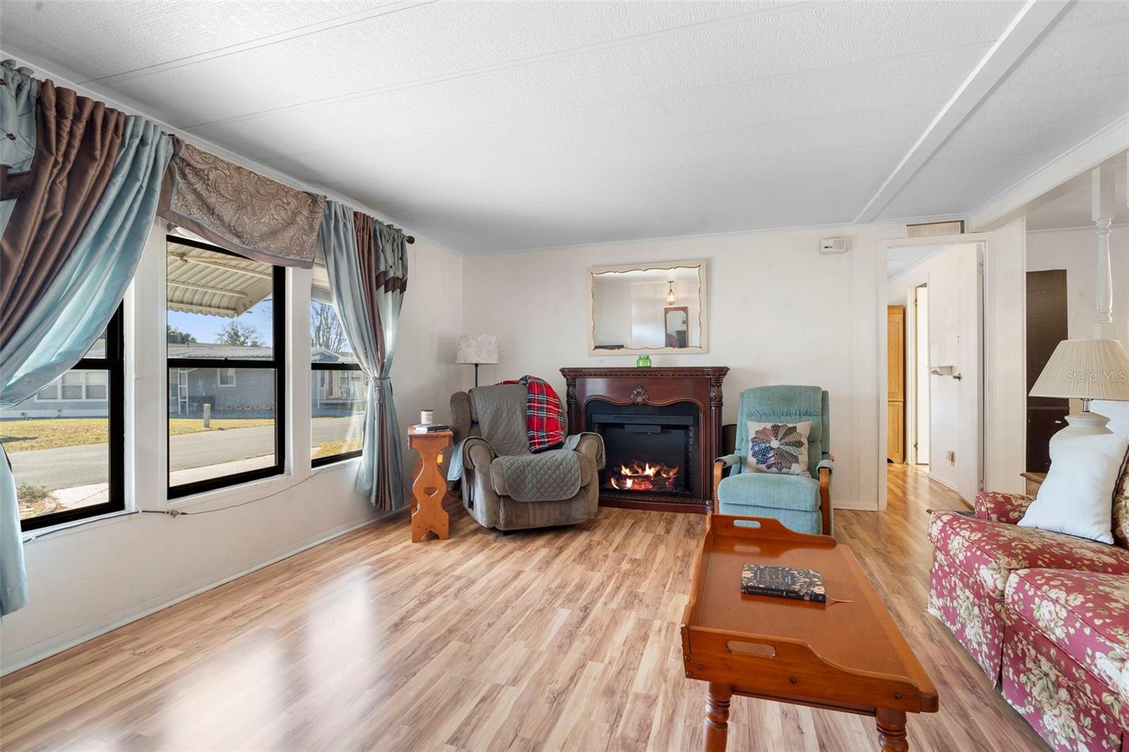 Listing photo id 8 for 232 Meadow Lark Drive