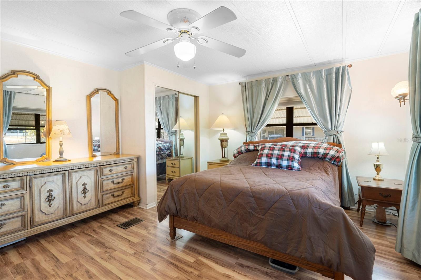 Listing photo id 11 for 232 Meadow Lark Drive