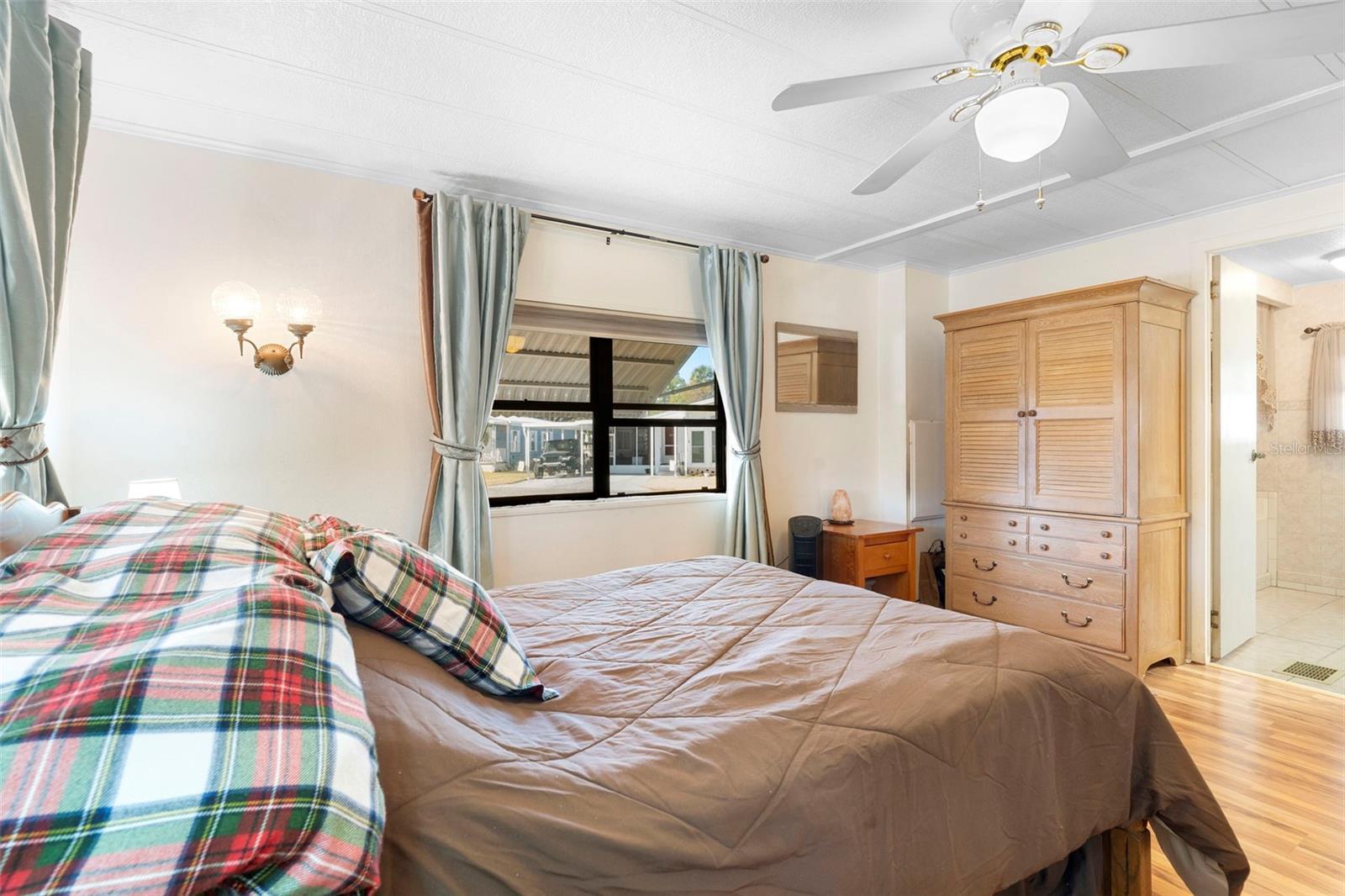 Listing photo id 13 for 232 Meadow Lark Drive