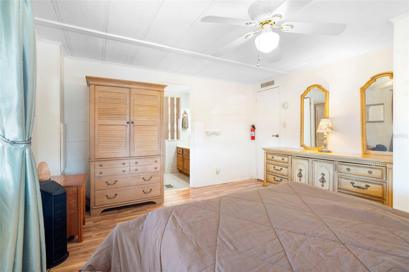 Listing photo id 14 for 232 Meadow Lark Drive