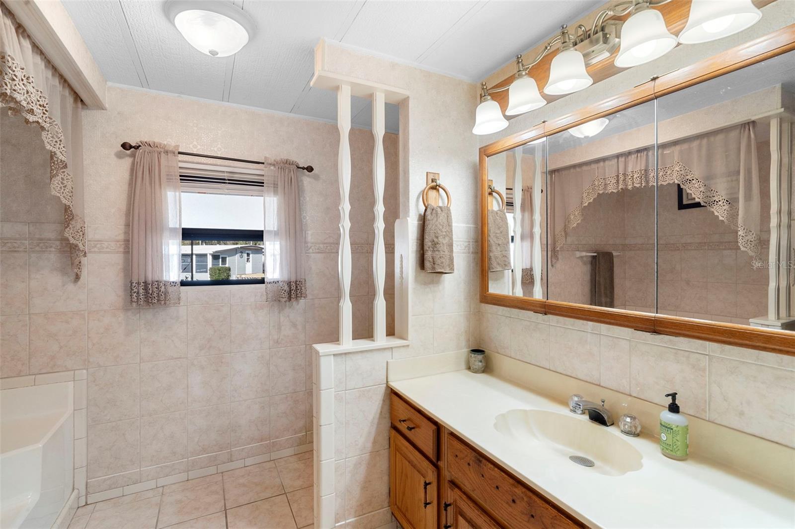 Listing photo id 15 for 232 Meadow Lark Drive