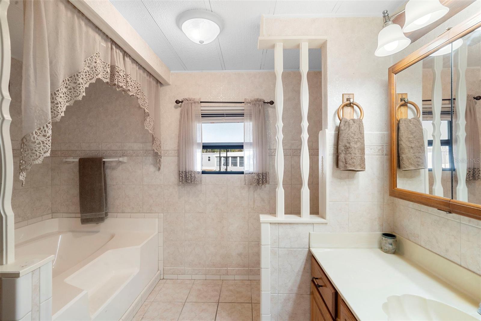 Listing photo id 16 for 232 Meadow Lark Drive