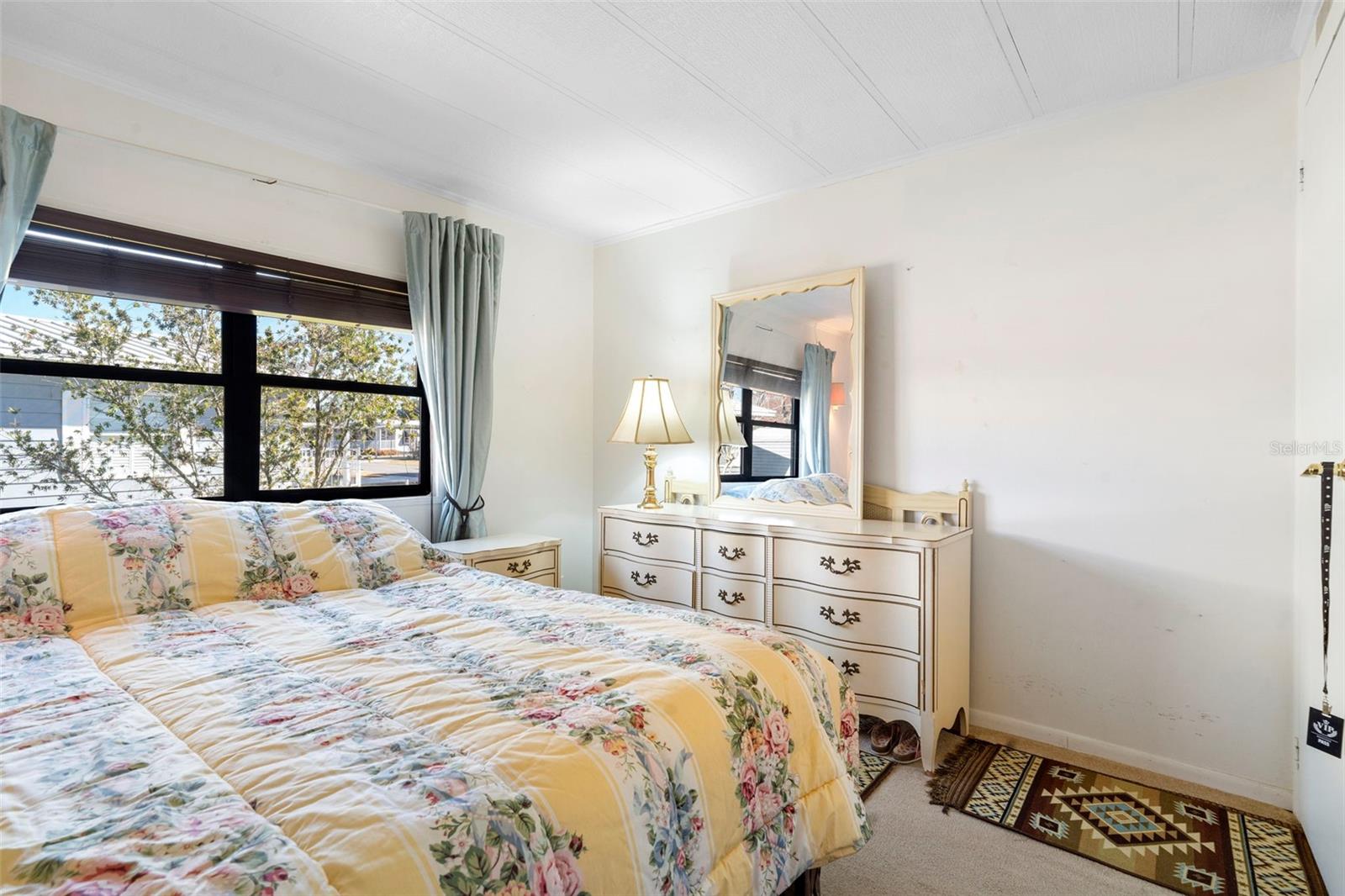 Listing photo id 17 for 232 Meadow Lark Drive