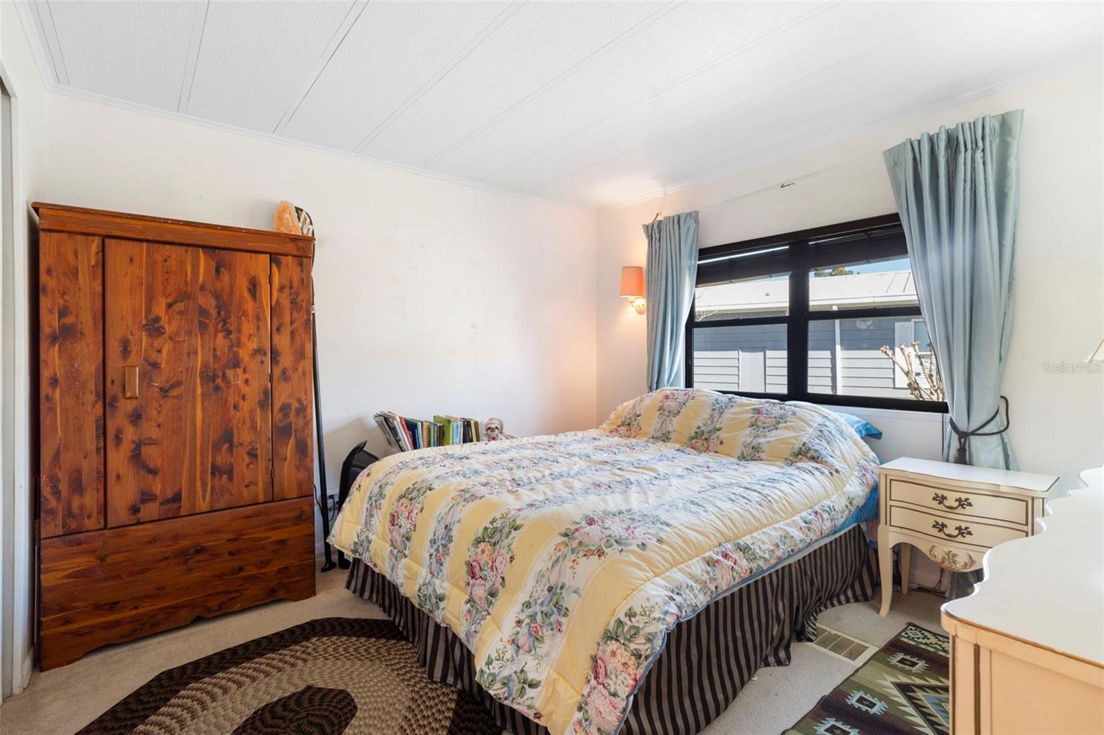 Listing photo id 19 for 232 Meadow Lark Drive