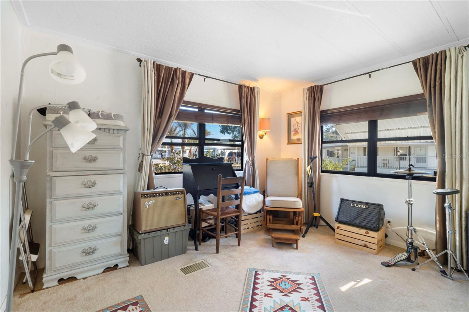 Listing photo id 21 for 232 Meadow Lark Drive