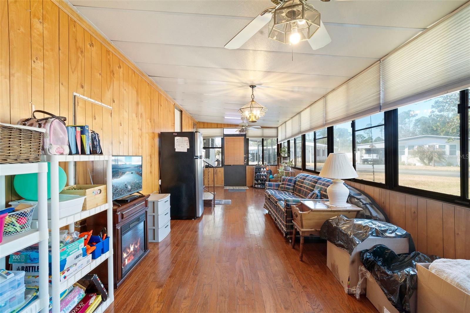 Listing photo id 27 for 232 Meadow Lark Drive